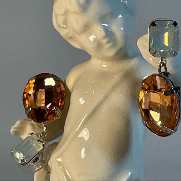 Gorgeous crystal drop earrings in Apricot and milky crystal. - Picture 7 of 13